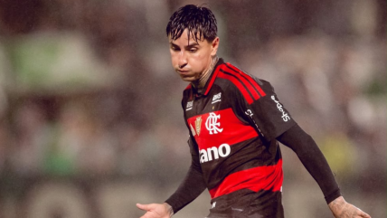   Flamengo contó con Pulgar en goleada sobre Chapecoense en el Brasileirao 
