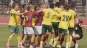 Amistoso terminó en caos: Arbitra quedó lastimada tras recibir un golpe de un jugador
