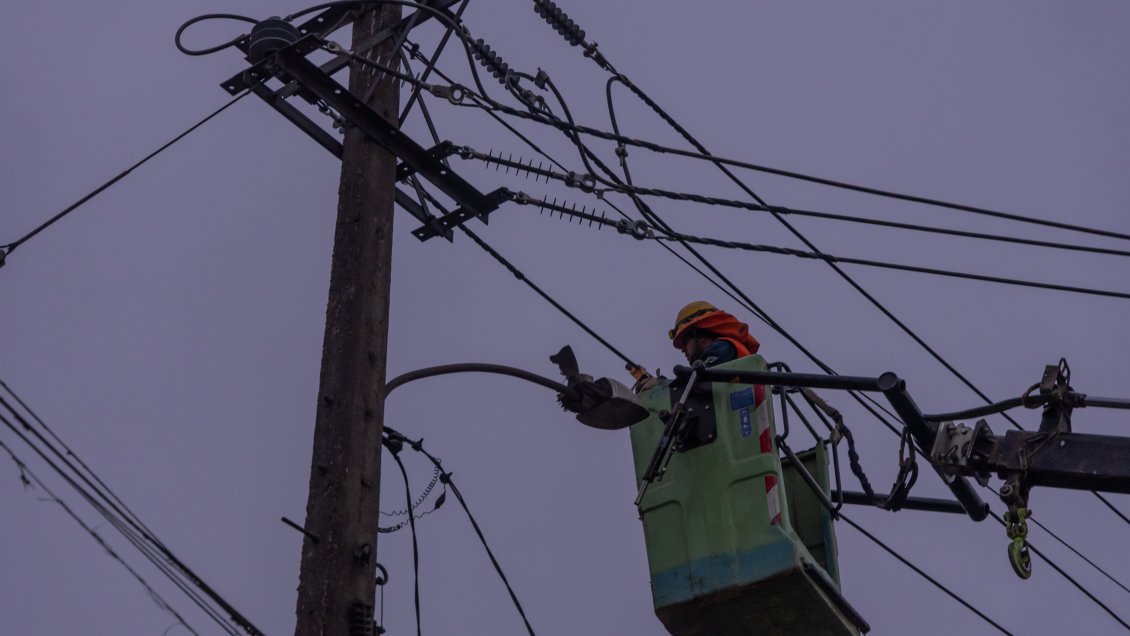 CGE avanza en reconstrucción luego de sistema frontal y entrega más 230 generadores de respaldo a familias de Alto del Carmen