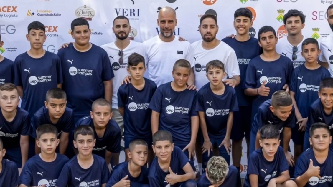 [VIDEO] Guardiola abrió su campamento a 28 niños palestinos afectados por la guerra en Gaza