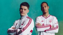 Liverpool presentó su camiseta alternativa con un blanco impoluto