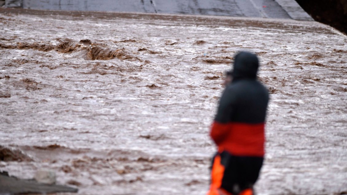 Sistema frontal: Casas bajo el agua, socavones y miles de afectados entre el Maule a La Araucanía