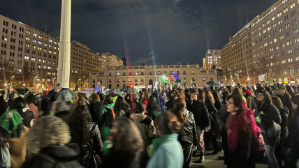   Marcha feminista llegó hasta La Moneda en contra del proyecto 