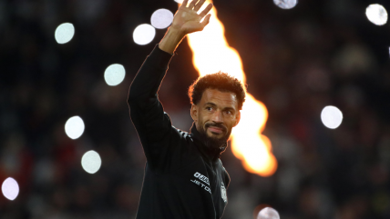 Colo Colo le dio a Vozinha una bienvenida de ídolo en el Estadio Monumental