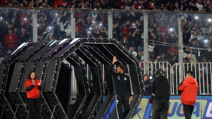   Locura: La ovación a Vozinha en su bienvenida en el Monumental 