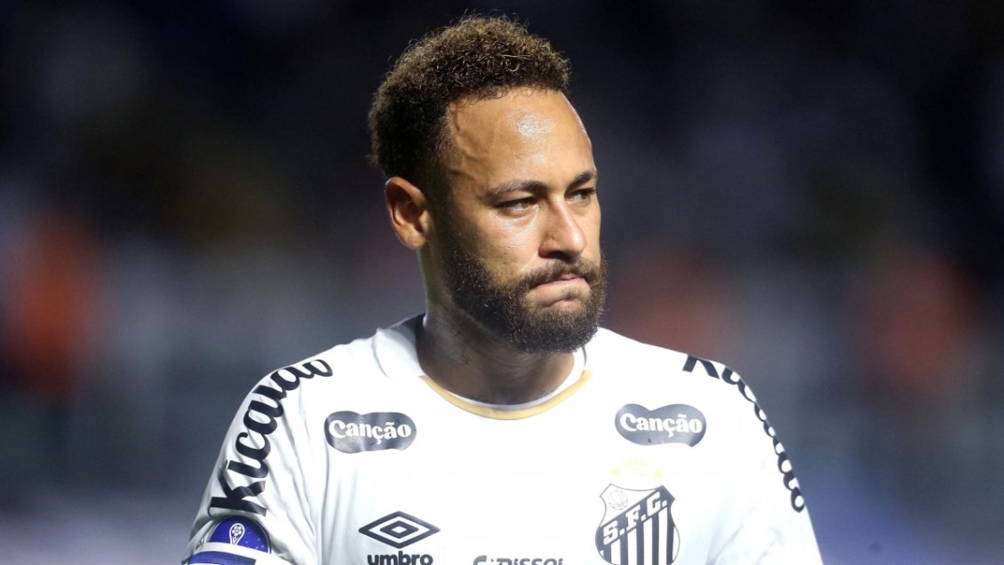 [VIDEO] Besos sarcásticos y furia rival: La noche de furia que vivió Neymar en clasificación de Santos