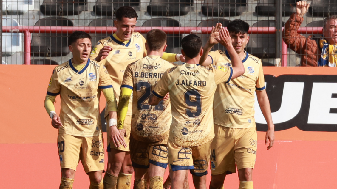Everton agudizó la crisis de Huachipato con una goleada y trepó en la tabla de la Liga