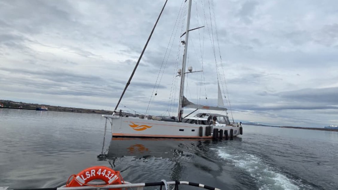 Puerto Natales: Incautan yate británico por turismo ilegal y denuncian a tripulantes
