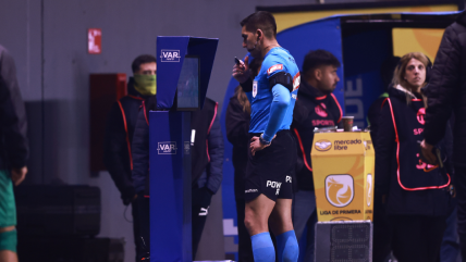   El árbitro Mathías Riquelme generó reclamos de Audax y Ñublense en La Florida 