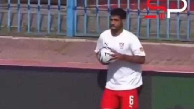   [VIDEO] Con voltereta incluida: La asistencia en el fútbol ruso desde un saque lateral 