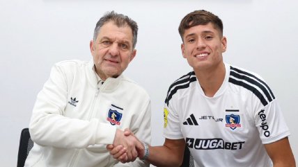   Iván Román firmó su contrato como nuevo refuerzo de Colo Colo 