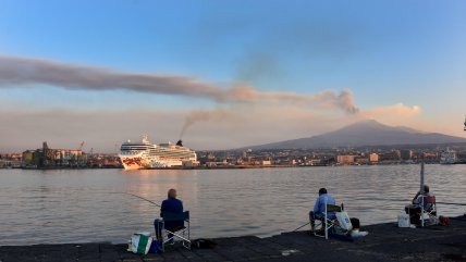  Actividad eruptiva del Etna prolonga cierre del aeropuerto siciliano de Catania 
