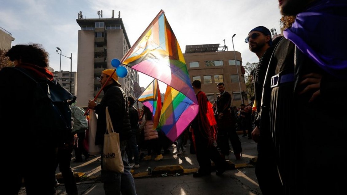 Ruidos molestos: multan al Movilh por la Marcha del Orgullo 2025