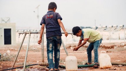   El papa insta a situar en el centro la protección de los migrantes menores de edad 