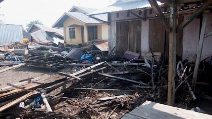   Terremoto en Indonesia: más de medio centenar de muertos, 135 heridos y 5.000 evacuados 
