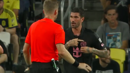   [VIDEO] De Paul le enrostró la estrella de campeón al árbitro en caída por goleada de Inter Miami 