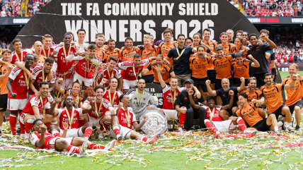   El festejo de Arsenal con la Community Shield tras imponerse a Manchester City 