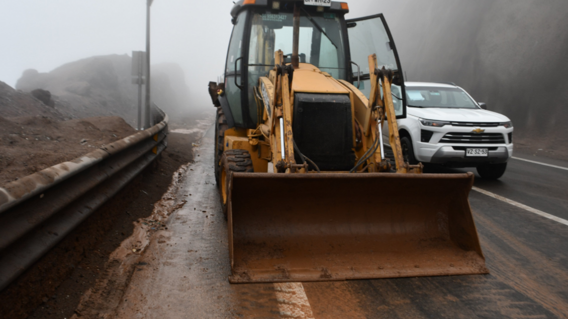 Lluvias en Tarapacá provocan cortes de rutas y rescate de 30 personas