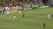 [VIDEO] Gillier protagonizó un blooper y anotó un autogol en el duelo de CF Montreal y Columbus Crew