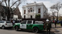 Protesta en Embajada de Haití terminó con intervención de Carabineros tras ingreso a la fuerza