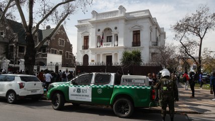   Protesta en Embajada de Haití terminó con intervención de Carabineros tras ingreso a la fuerza 