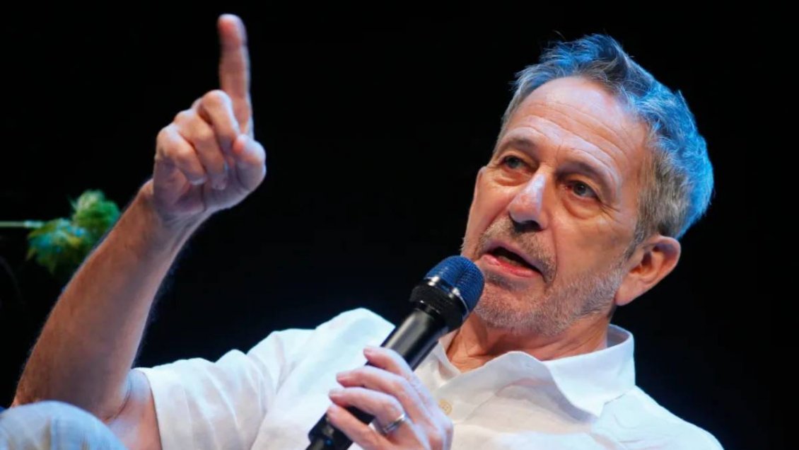 Alfredo Castro: 