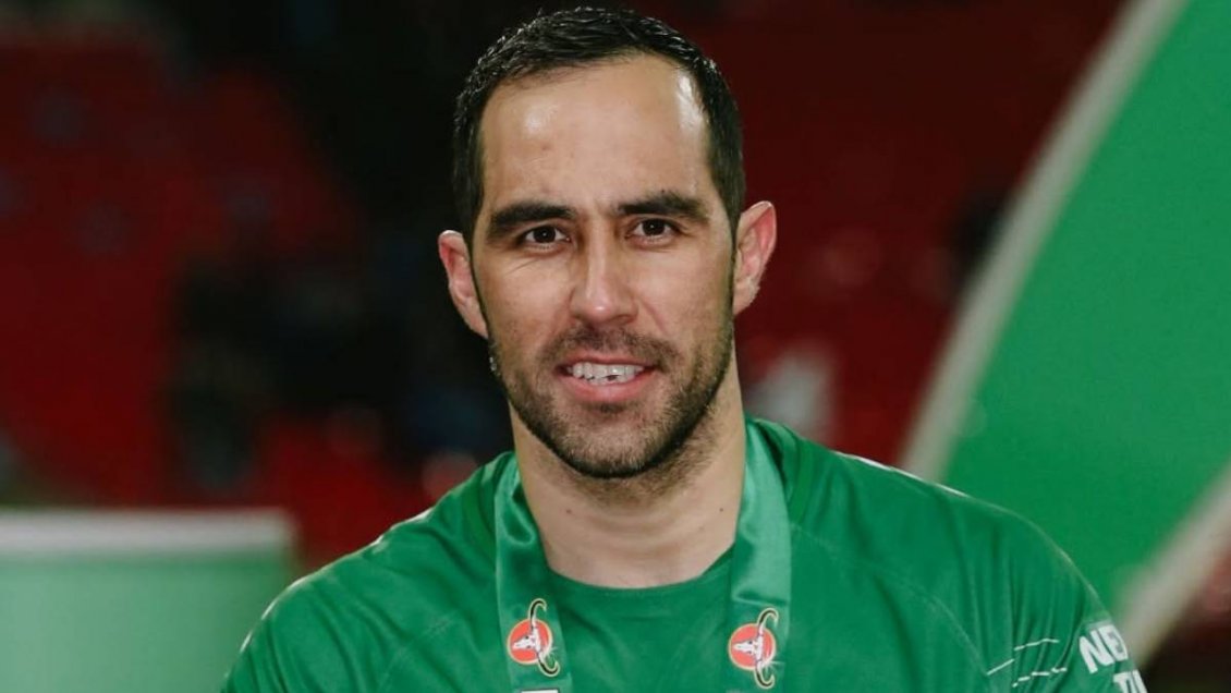 Manchester City recordó los 10 años del fichaje de Claudio Bravo