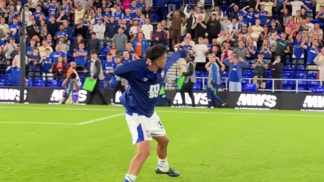 [VIDEO] El eufórico festejo de Marcelino Núñez tras anotar dos golazos en triunfo de Ipswich