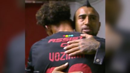   [VIDEO] El cálido abrazo de Vidal a Vozinha antes del debut en Colo Colo 