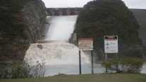 Embalse Colbún abrió sus compuertas de vertimiento ante pronóstico de lluvias