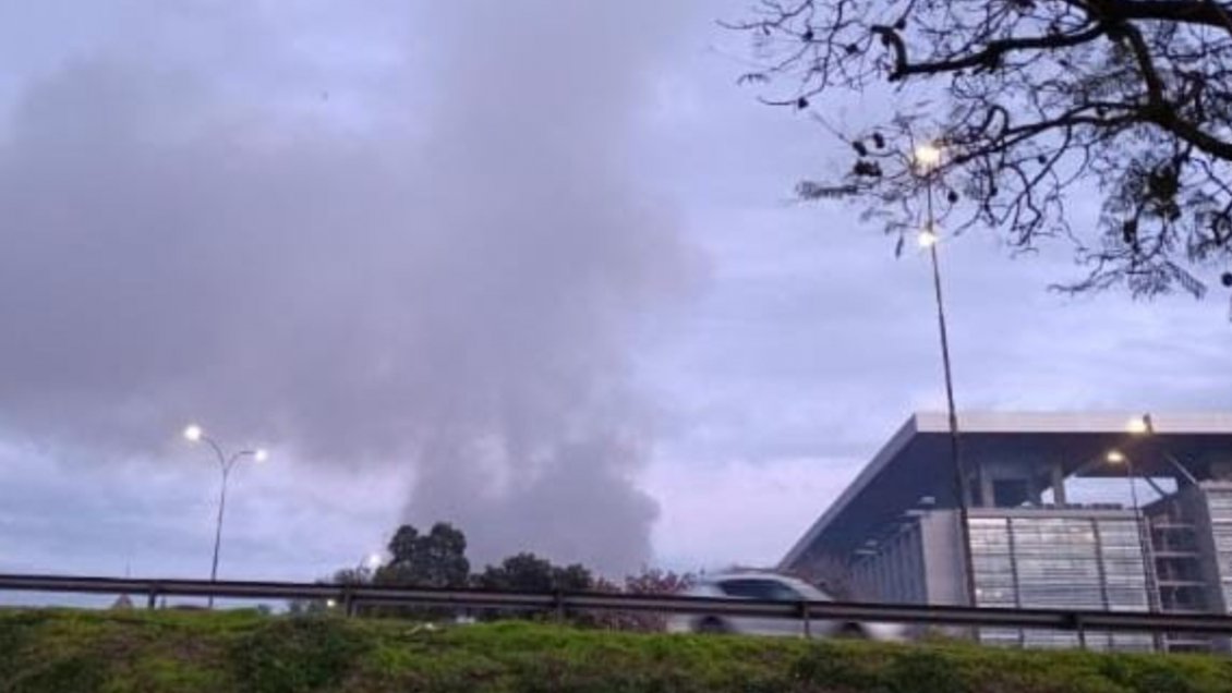 Bomberos controló incendio en Santiago 1
