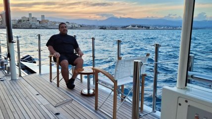   Chef chileno lanza libro sobre su vida cocinando en yates de lujo 