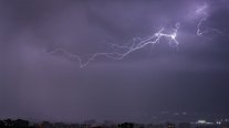 Las postales que dejó la tormenta eléctrica en Santiago