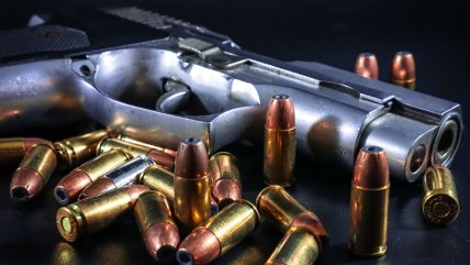  Delincuente mató a su polola por accidente al hacer malabar con su arma  
