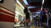 Metro suspendió servicio en cinco estaciones de Línea 4 por emergencia médica