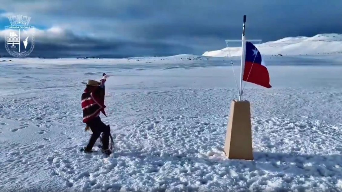   Desde la Antártica: Armada dio el primer pie de cueca por Fiestas Patrias 