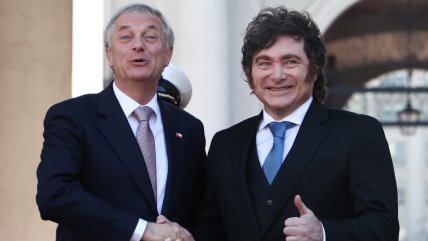 En medio de controversia por Estrecho de Magallanes: Presidente Kast recibe a Javier Milei en La Moneda