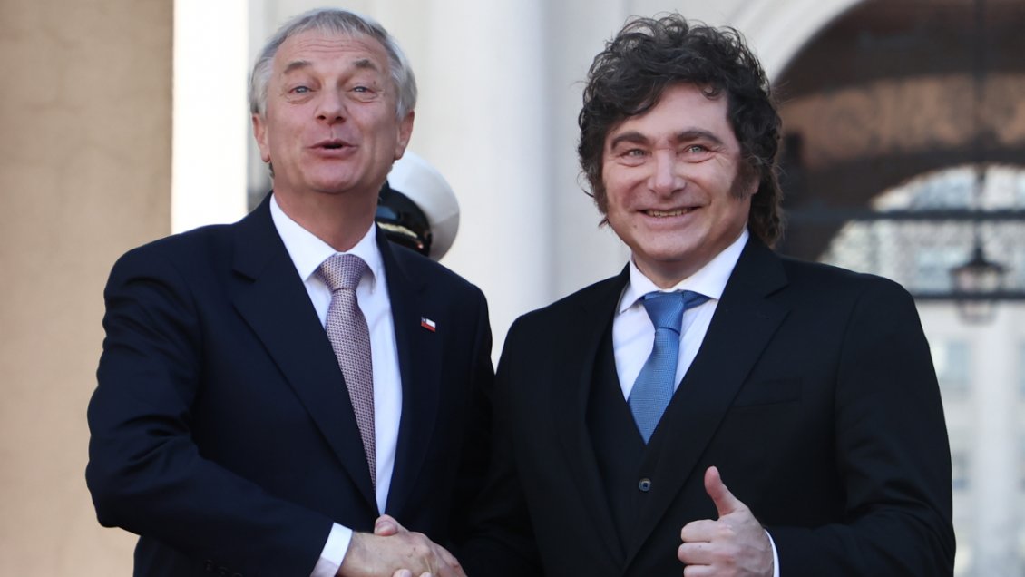 En medio de controversia por Estrecho de Magallanes: Presidente Kast recibió a Javier Milei en La Moneda