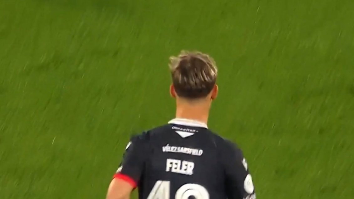 [VIDEO] El emotivo momento de un relator argentino al narrar en vivo el ingreso de su hijo a la cancha