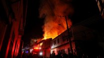 Incendio afecta a casona en cerro Cordillera de Valparaíso