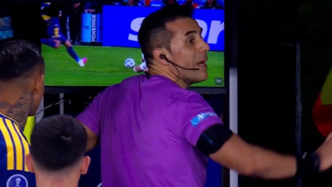 [VIDEO] Piero Maza anuló una tarjeta roja tras revisar el VAR en el partido de Boca y Sao Paulo