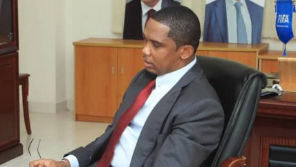   Samuel Eto'o fue acusado por mal manejo de más de 500 mil euros pagados por Rusia 