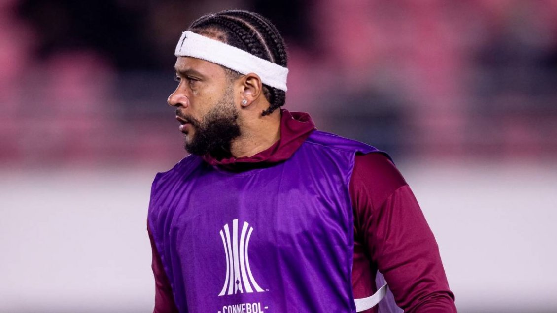 Estudiantes denunció a Memphis Depay a la Conmebol por gesto contra sus hinchas