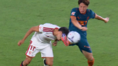Gabriel Suazo sufrió una patada en la cara en el partido de Sevilla y Valencia