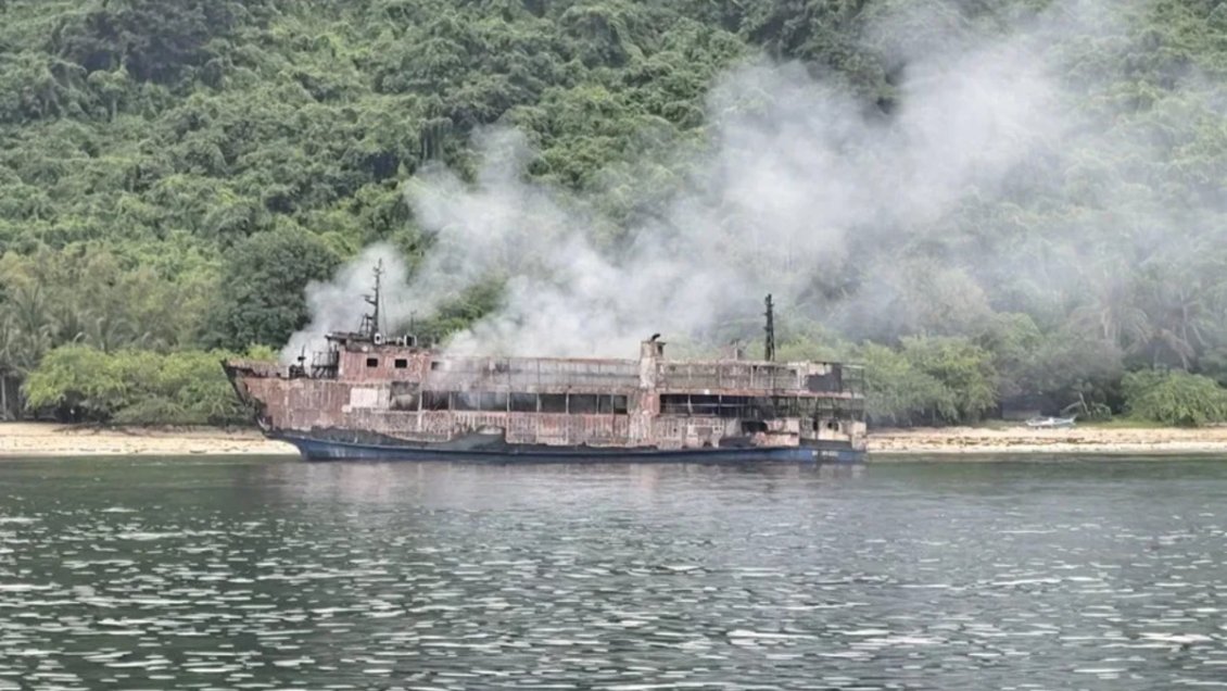 Rescatistas hallan restos humanos en primera inspección del ferri incendiado en Filipinas