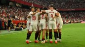 Con Suazo capitán: Sevilla volvió a los abrazos en La Liga tras vencer a Valencia