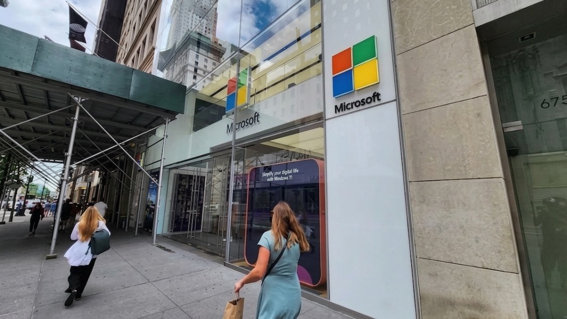 Microsoft se comprometió a mantener sus futuros modelos de IA bajo control humano