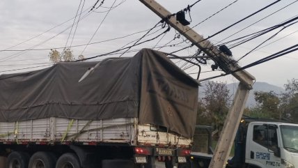   Imprudencia al volante: más de 2.300 choques a postes provocan cortes de suministro a casi 2 millones de clientes de CGE 
