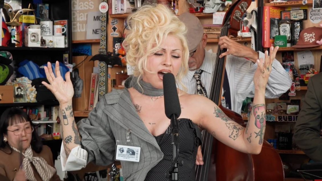 Mon Laferte volvió a Tiny Desk con íntima y emotiva sesión