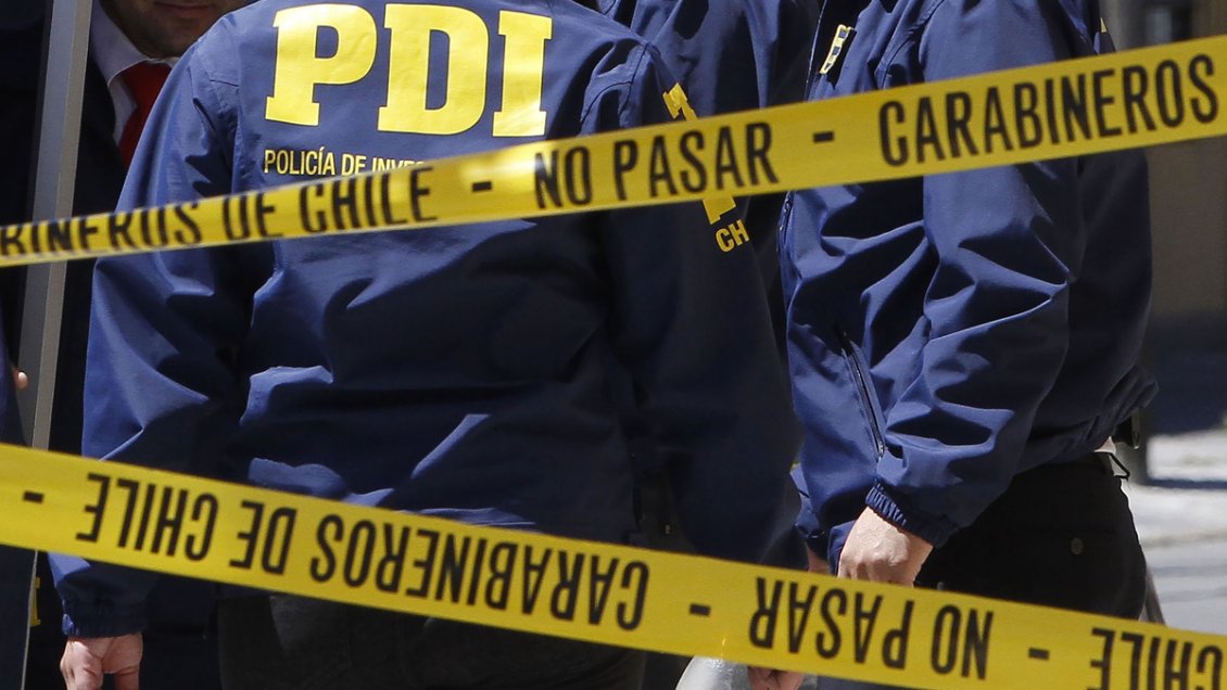 Ciudadano colombiano murió baleado dentro de su vehículo en Santiago